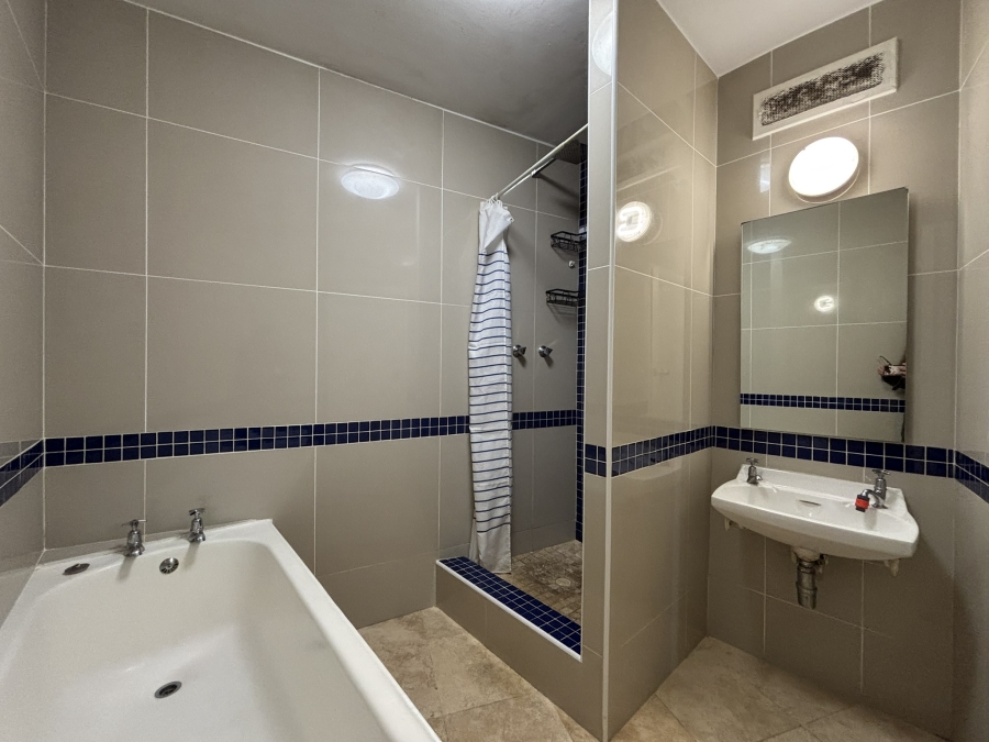 To Let 2 Bedroom Property for Rent in Vredehoek Western Cape